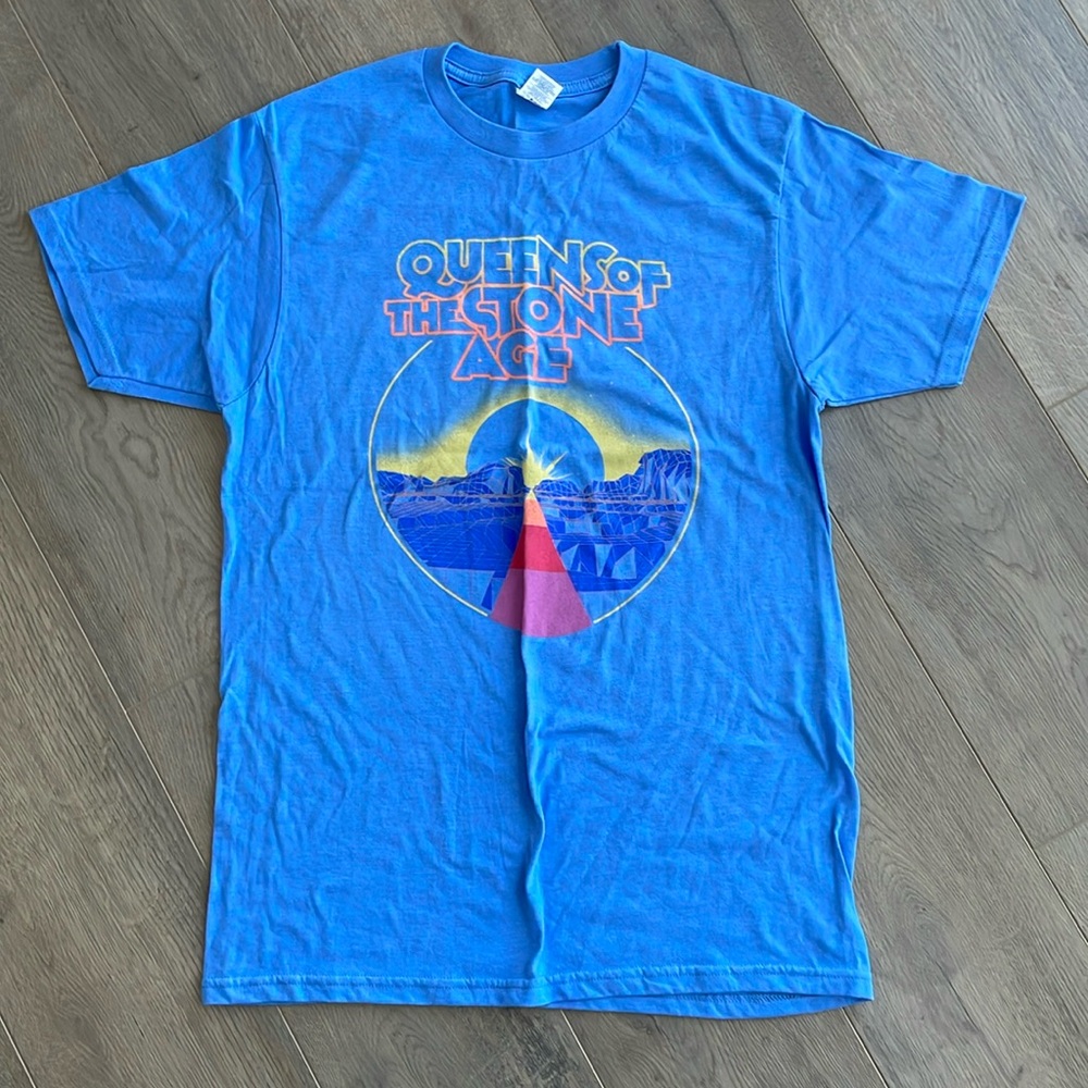 NWOT Queens of The Stone Age T-shirt Rare Color Size M